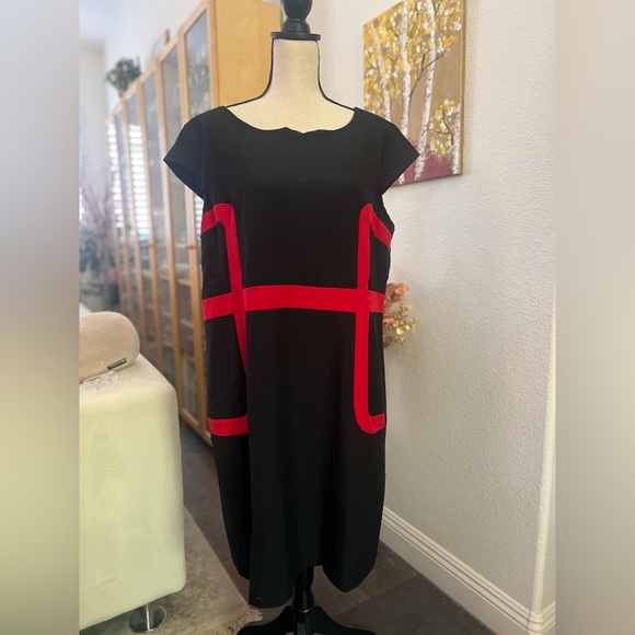 VOIR VOIR - black dress with bright red geometric stripe design - Picture 1 of 12